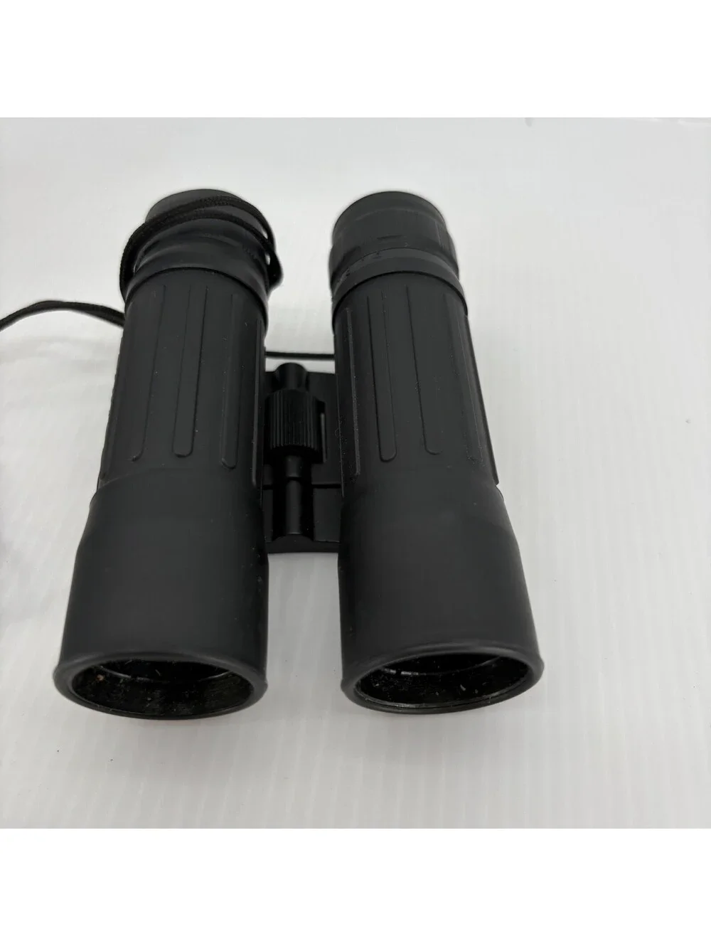 Bushnell 10x25 Compact Binoculars 302 Ft At 1000 Yds Black With Case Strap